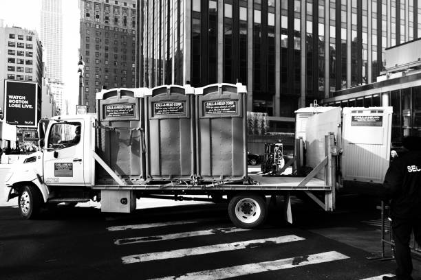 Best Portable restroom trailer rental  in Parkwood, CA